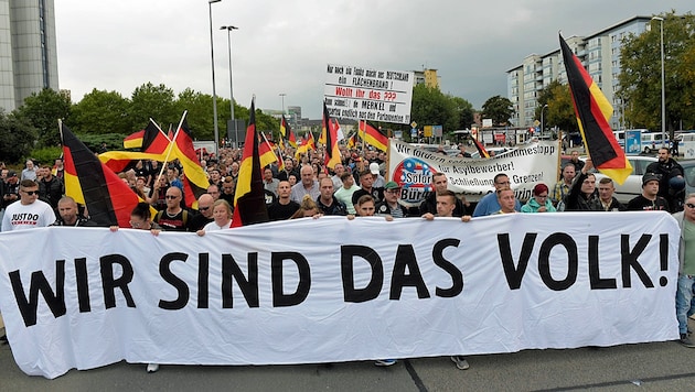 Viele Ostdeutsche fühlen sich von der Regierung in Berlin nicht verstanden und mit ihren Problemen alleingelassen. (Bild: AP)