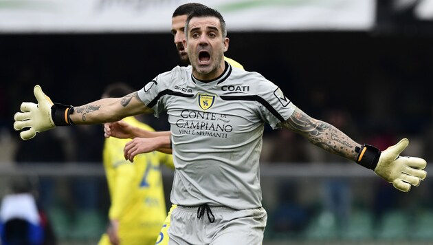 Chievo Veronas Tormann Stefano Sorrentino ist gar nicht glücklich über den Punkteabzug. (Bild: AFP)