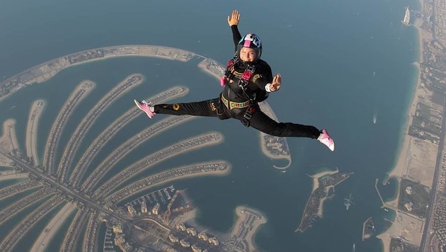 „Ballett am Himmel“ über Palm Islands in Dubai (Bild: facebook.com)