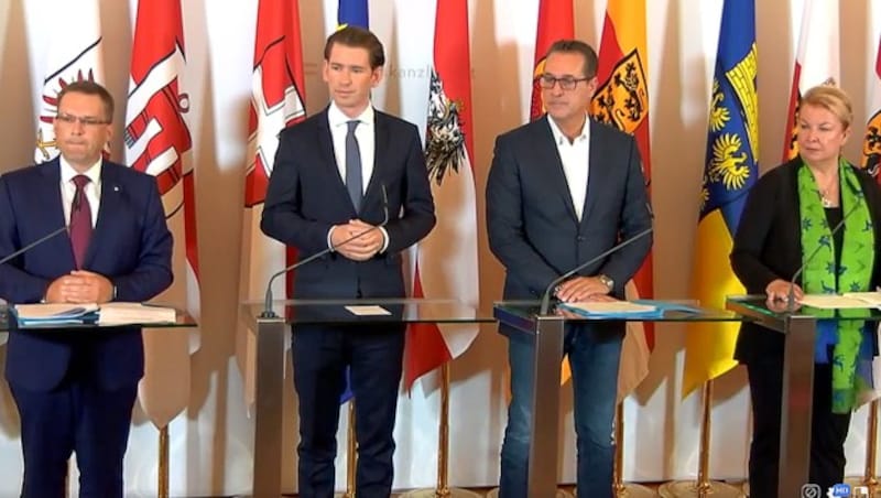 ÖVP-Sozialsprecher August Wöginger, Bundeskanzler Sebastian Kurz (ÖVP), Vizekanzler Heinz-Christian Strache und Gesundheitsministerin Beate Hartinger-Klein (beide FPÖ) (Bild: facebook.com)