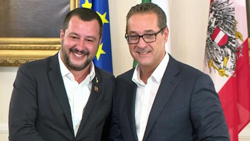 Italiens Innenminister Matteo Salvini und Österreichs Vizekanzler Heinz-Christian Strache verstehen sich sichtlich gut. (Bild: APA)