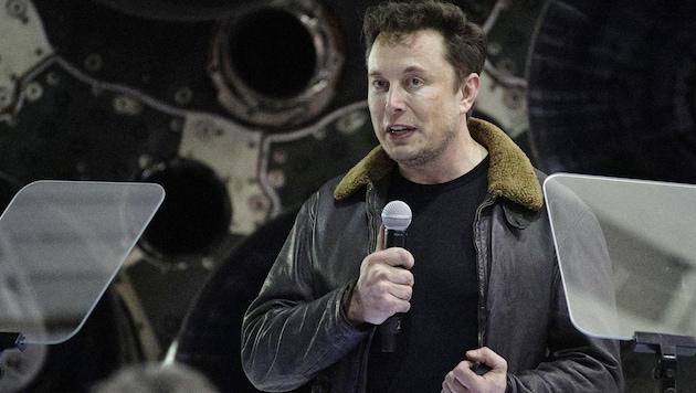 Mit seiner Raumfahrtfirma SpaceX hat Tesla-Gründer Elon Musk bereits 1000 Starlink-Internetsatelliten ins All geschossen. (Bild: Associated Press)