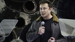 Mit seiner Raumfahrtfirma SpaceX hat Tesla-Gründer Elon Musk bereits 1000 Starlink-Internetsatelliten ins All geschossen. (Bild: Associated Press)