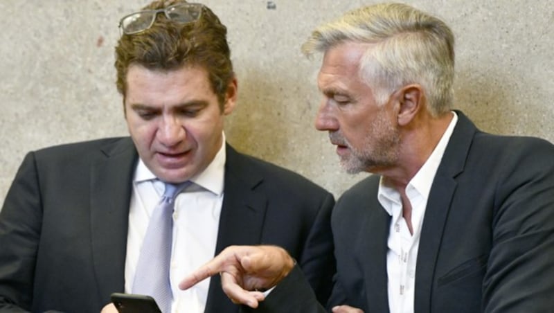 Walter Meischberger mit seinem Anwalt Jörg Zarbl (Bild: APA/HANS PUNZ/APA- POOL)