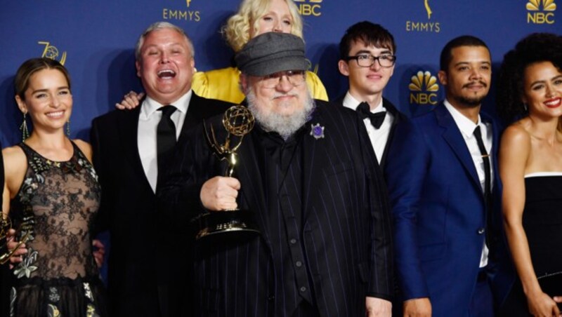 Autor George R. R. Martin mit den Stars aus „Game of Thrones“ (Bild: 2018 Getty Images)