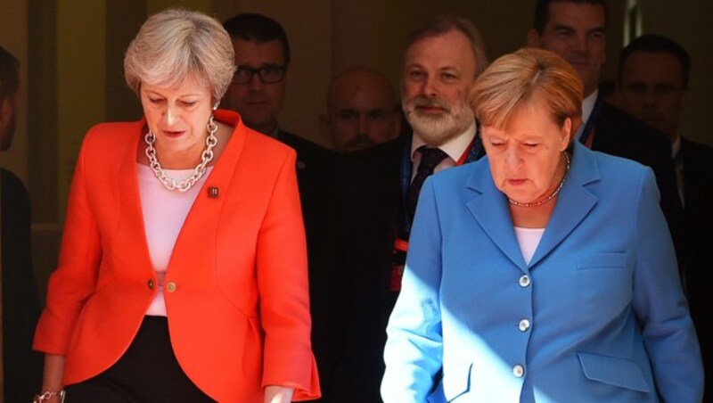 Die britische Premierministerin Theresa May und Deutschlands Kanzlerin Angela Merkel beim EU-Gipfel in Salzburg (Bild: AFP )