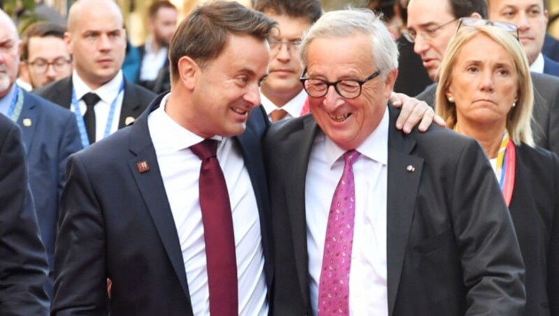 Luxemburgs Premierminister Xavier Bettel und EU-Kommissionspräsident Jean-Claude Juncker (Bild: ASSOCIATED PRESS)