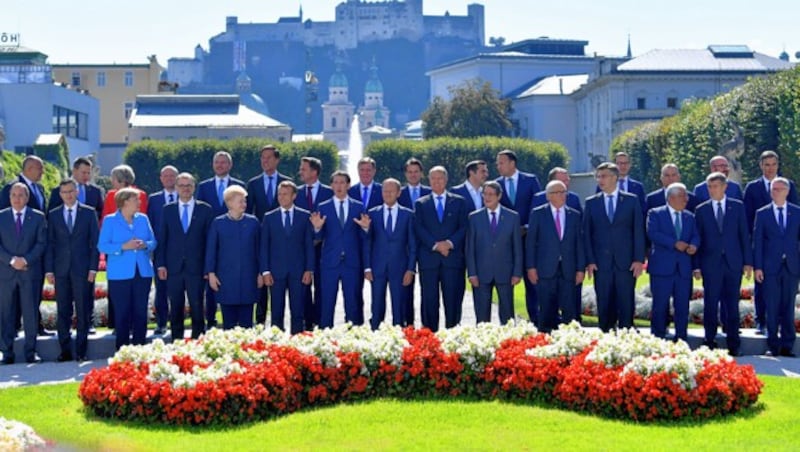 Familienfoto des Informellen Gipfels der Staats- und Regierungschefs in Salzburg (Bild: APA/Barbara Gindl)