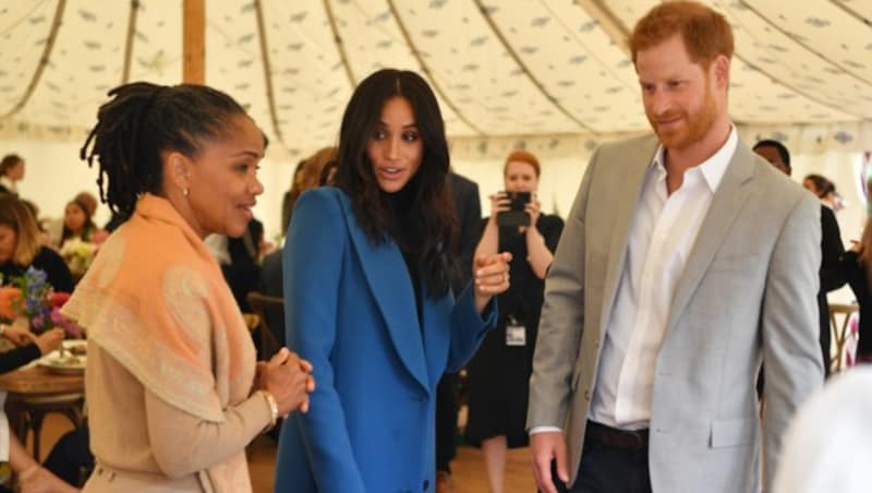 Doria Ragland, Herzogin Meghan und Prinz Harry (Bild: AFP or licensors)