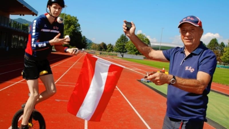 Trainer Robert Kropiunik unterstützt den Sportler. (Bild: Rojsek-Wiedergut Uta)