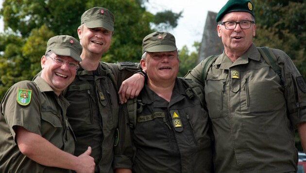 Miliz-Offiziere unter sich: Schöffmann, Teller, Scherer, Hirm. (Bild: Milizübung Kärnten)