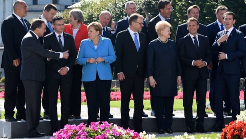 Das traditionelle Gruppenbild beim EU-Gipfel in Salzburg (Bild: APA/AFP/Christof Stache)