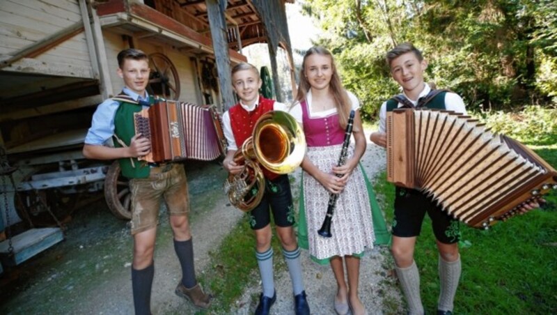 Die Saaldorfer Tanzlmusi: Virgil , Anna, Christian und Tobias (Bild: Markus Tschepp)