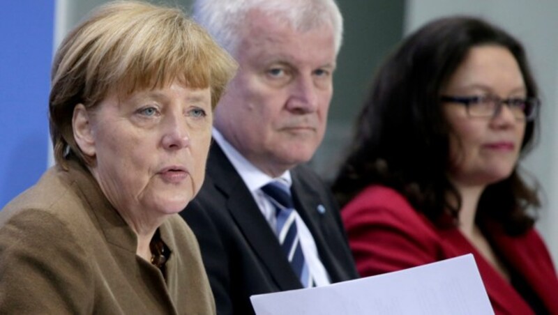 Die Chefs von CDU, CSU und SPD: Angela Merkel, Horst Seehofer und Andrea Nahles (v.l.) (Bild: AP)