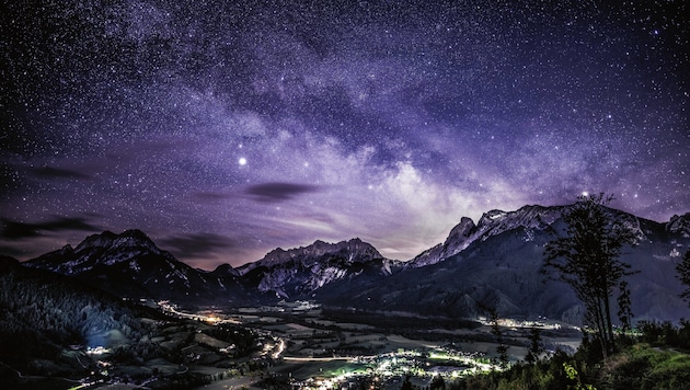 Der nächtliche Blick in den Nationalpark Gesäuse ist spektakulär. (Bild: Nationalpark Gesäuse/Andreas Hollinger)