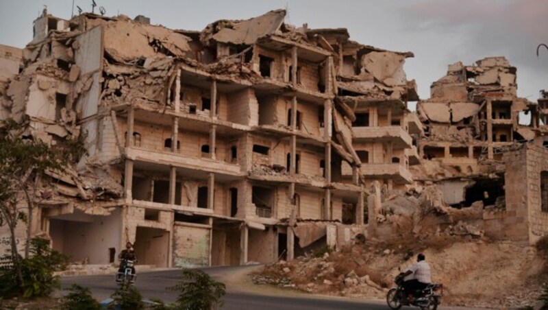 Zerbombte Häuserruinen in Idlib (Bild: AP)