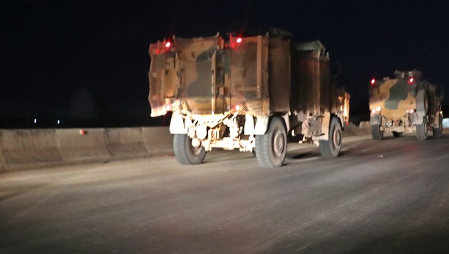 Türkische Militärfahrzeuge in Sarakeb nahe Idlib (Bild: AFP)