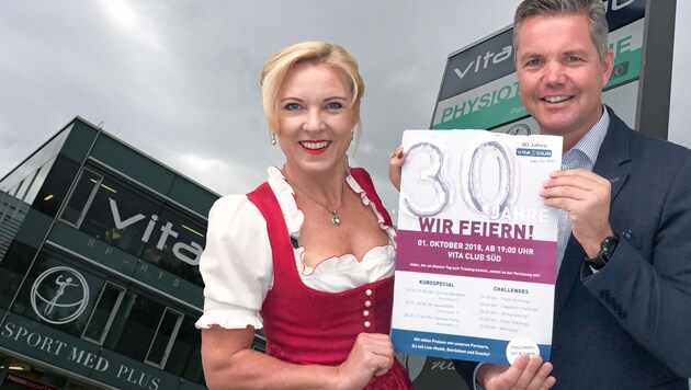 30 Jahre vitaclub in Salzburg: Conny Hörl und Christian Hörl feiern. (Bild: vitaclub/Max Grill)