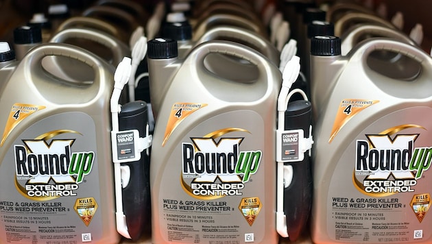 Die deutsche Bayer AG hat in den USA einen Rechtsstreit rund um das Unkrautvernichtungsmittel Roundup (Bild) verloren. (Bild: AFP/Josh Edelson)