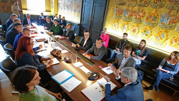 Erstmals Petitionsausschuss, erstmals Sitzung mit Vertretern jener Parteien, die es nicht in den Landtag geschafft haben (Bild: Gert Eggenberger SPÖ-LTK)