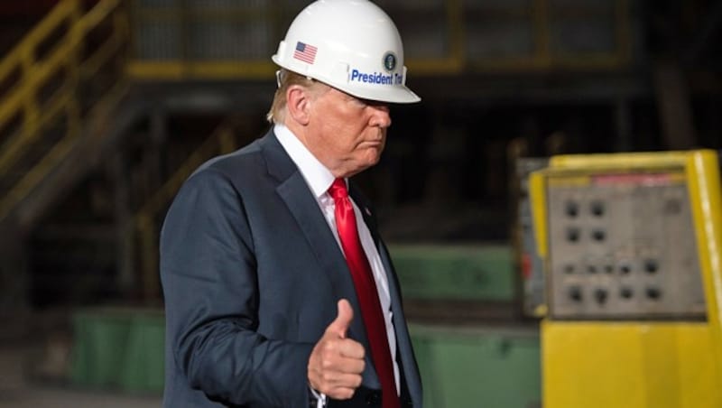 US-Präsident Donald Trump will seine heimische Industrie schützen, seine Politik könnte aber nach hinten losgehen. (Bild: APA/AFP/SAUL LOEB)