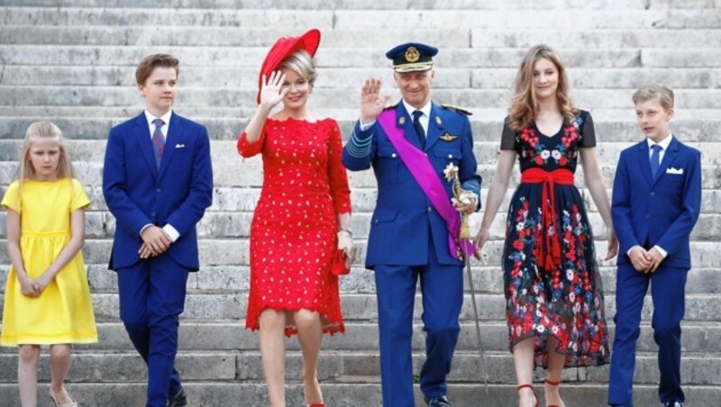 Prinzessin Eleonore, Prinz Gabriel, Königin Mathilde und König Philippe von Belgien, Kronprinzessin Elisabeth und Prinz Emmanuel (Bild: EPA)