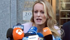 Stormy Daniels muss Trump eine sechsstellige Summe an Anwaltskosten zahlen. (Bild: ASSOCIATED PRESS)