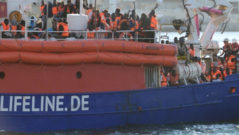 Das Rettungsschiff Lifeline (Bild: AFP)