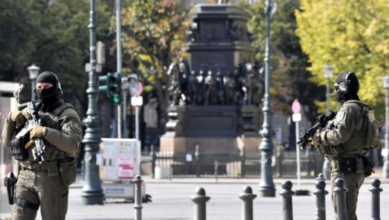 Tausende Polizisten sind beim Erdogan-Besuch in Berlin im Einsatz. (Bild: AFP)