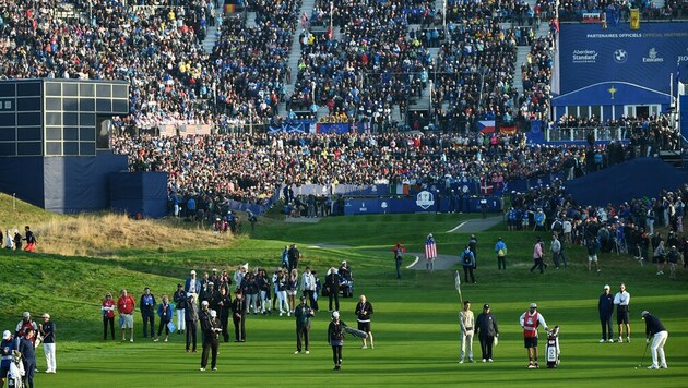 Beim Ryder Cup herrscht durch die riesigen Tribünen Stadionatmosphäre. (Bild: AFP)
