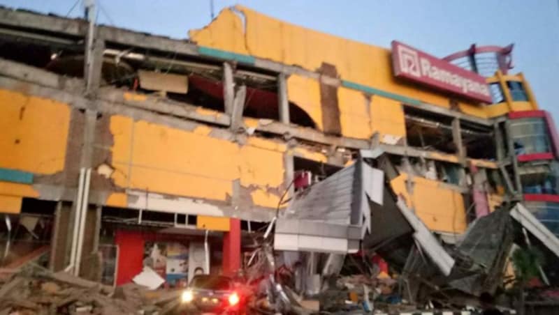 Ein beim Erdbeben zerstörtes Einkaufszentrum in Palu (Bild: National Agency for Disaster Management )