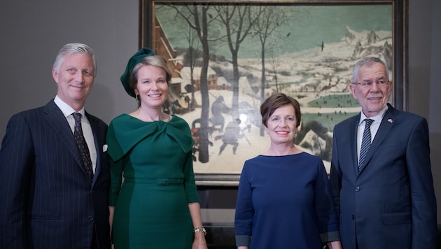 König Philippe von Belgien, Königin Mathilde von Belgien, Bundespräsident Alexander Van der Bellen und seine Frau Doris Schmidauer bei der Eröffnung der Bruegel-Ausstellung (Bild: APA/GEORG HOCHMUTH)