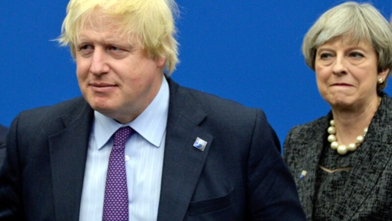 Boris Johnson und Theresa May (Bild: AP)