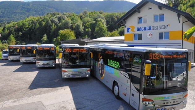 Zum Werbeträger der Orte im Lieser- und Maltatal und für sich hat Bacher Reisen die Busflotte umgestaltet. (Bild: Bacher Reisen)