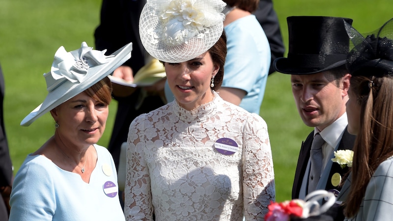 Prinzessin Kate mit ihrer Mutter Carole Middleton in Ascot (Bild: James Veysey / Camera Press / picturedesk.com)