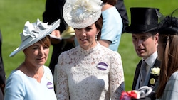 Herzogin Kate mit ihrer Mutter Carole Middleton in Ascot (Bild: James Veysey / Camera Press / picturedesk.com)