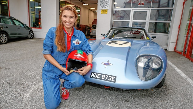Die strahlende Besitzerin Michaela Bruckner mit ihrem „Maxi“. Am Samstag geht es zum Rennen auf den Red Bull Ring. (Bild: Markus Tschepp)