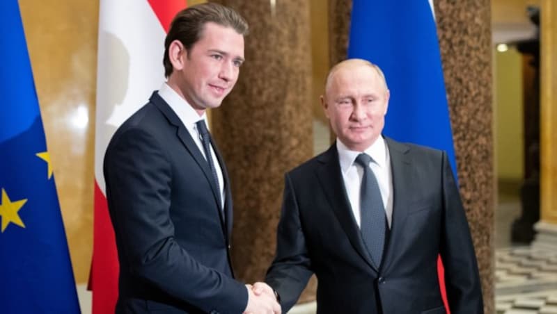 Bundeskanzler Sebastian Kurz und Russlands Präsident Wladimir Putin Anfang Oktober 2018 in St. Petersburg (Bild: APA/GEORG HOCHMUTH)