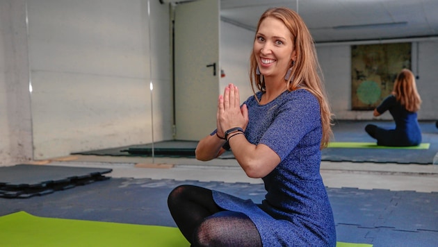 Nina Bacher bietet Yoga-Stunden im Ex-Kohlen-Keller an (Bild: Markus Tschepp)
