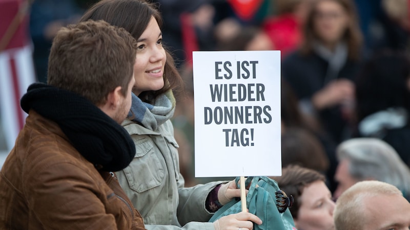 Neben Wien, fanden damals auch Kundgebungen in Linz und Innsbruck statt. (Bild: APA/GEORG HOCHMUTH)