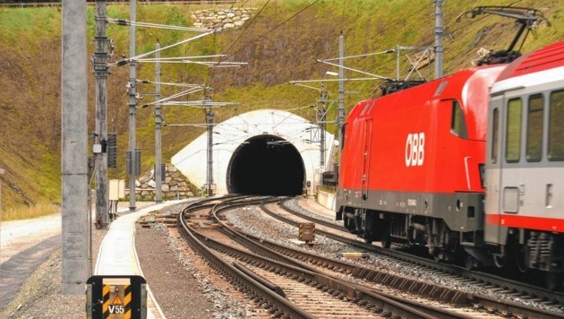 Die Zugstrecke von Schwarzach-St. Veit bis Bad Hofgastein ist aktuell gesperrt. (Bild: Kronen Zeitung)