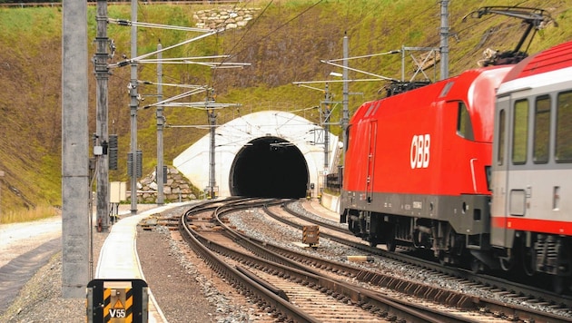 Der ÖBB-Tauerntunnel - hier das Portal auf der Salzburger Seite in Böckstein - wird im Jahr 2024 für rund acht Monate gesperrt sein. (Bild: Kronen Zeitung)
