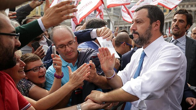 Matteo Salvini lässt sich feiern. (Bild: AP)