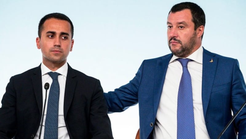 Fünf-Sterne-Chef Luigi Di Maio (li.) und Lega-Boss Matteo Salvini können offenbar nicht mehr miteinander. (Bild: AP)