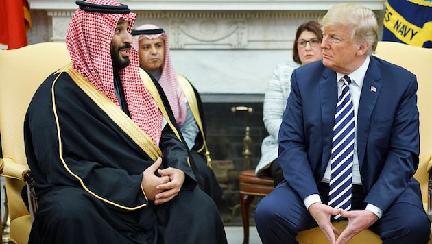 Mohammed bin Salman mit Donald Trump (Bild: APA/AFP/MANDEL NGAN)