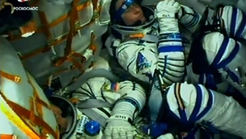 Alexej Owtschinin (Russland) und Nick Hague (USA) während des Fluges (Bild: NASA TV/Roskosmos)