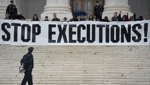 Der Protest gegen die Todesstrafe geht trotz der jüngsten Abschaffung weiter. 30 US-Staaten halten weiterhin an der umstrittenen Bestrafung fest. (Bild: AFP)