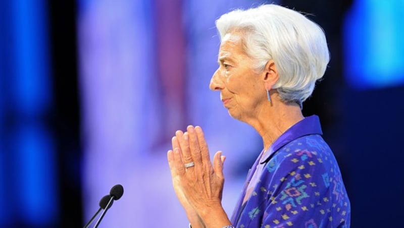 IWF-Chefin Christine Lagarde fordert, dass sich Italien an die „Regeln des Clubs“ hält. (Bild: APA/AFP/SONNY TUMBELAKA)