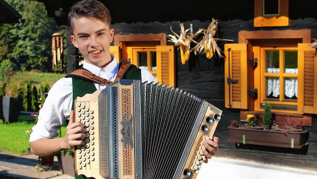 Lukas Deißl (13) aus Rassach: „Mich fasziniert die Steirische seit dem Kindergarten. Flöte war mir zu langweilig!“ (Bild: ORF Steiermark/Eisner)