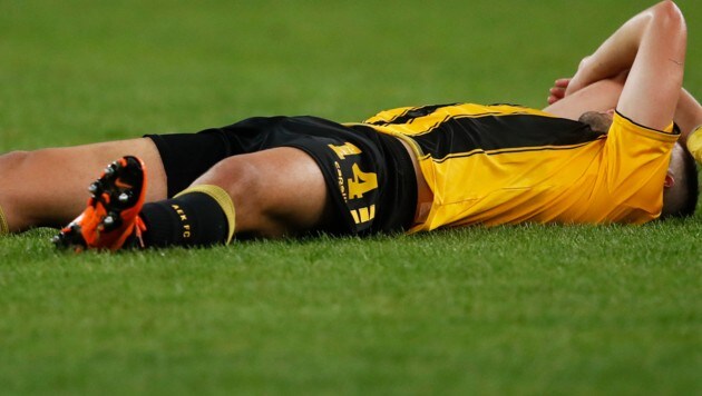 „Zum Genieren“, denkt sich auch dieser AEK-Spieler… (Bild: Associated Press)
